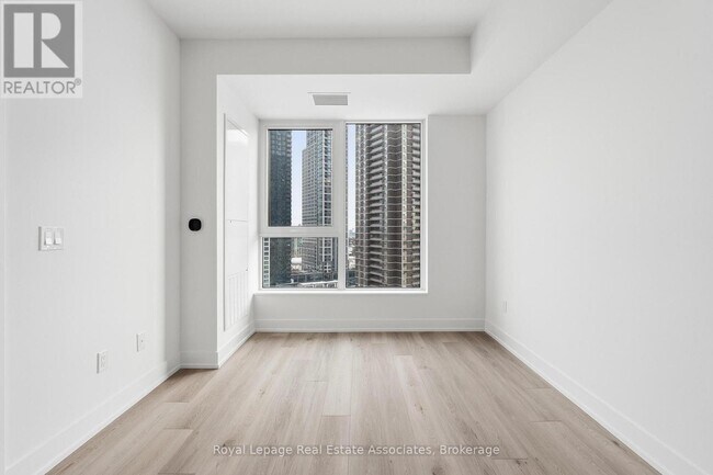 Photo - 60 Central Park Roadway Unité 1505