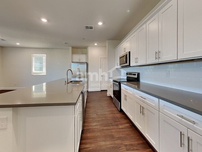 Photo - 274 Yasmin Daylily Pl