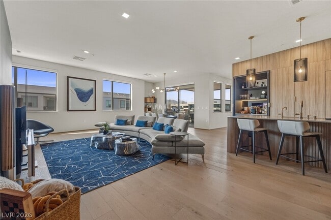 Photo - 8475 Michael Cherry Ave Unidad 420