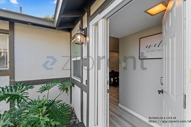 Photo - 325 Falcon Dr