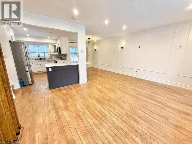 Photo - 12 Foster Crescent