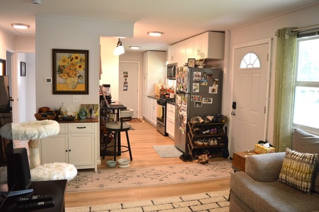 Photo - 941 Dane St