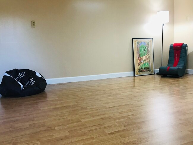 Family room-downstairs - 109 Geronimo Dr