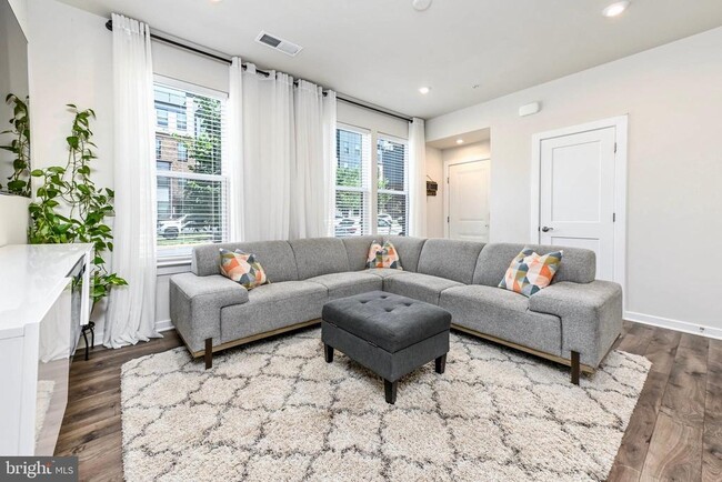 Photo - 13543 Sayward Blvd