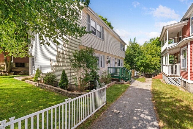 Building Photo - 842 Beech St