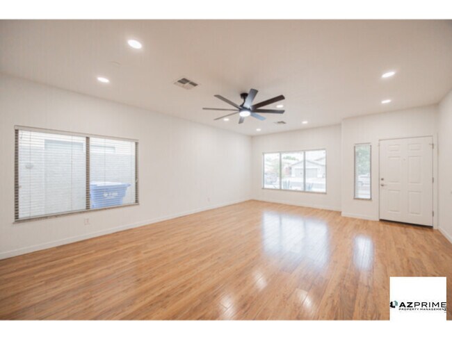 Photo - Stunning 4/2 Phoenix House!