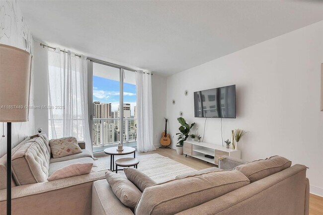 Building Photo - 185 SW 7th St Unit 2204 Rental
