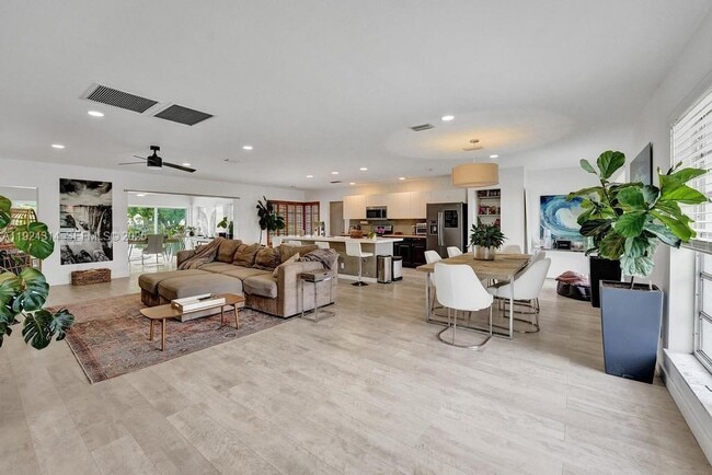 Photo - 4104 Larch Ave