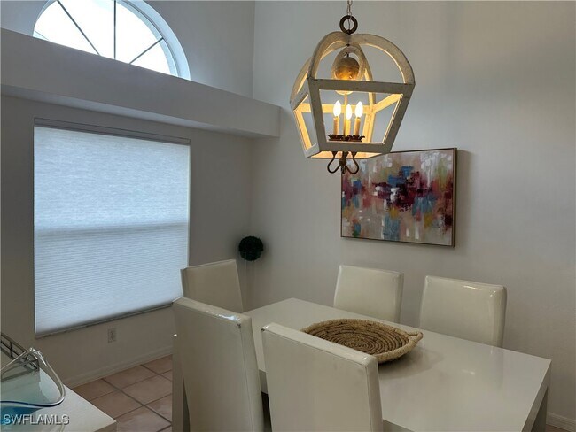 Photo - 740 Lambton Ln