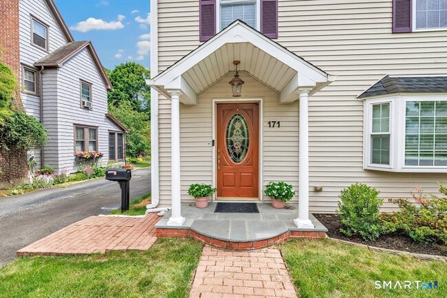 Photo - 171 Henderson Rd