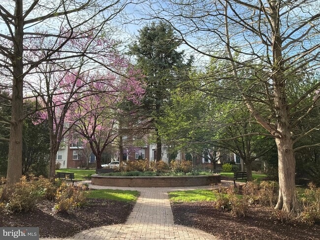 Photo - 300 Garden View Square