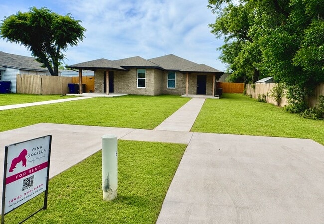 Photo - Move-In Ready 2-Bed Duplex – Bright, Modern, and Perfect for Pets!