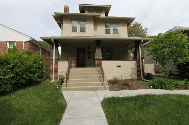 Building Photo - Amazing is an understatement for this 5-star Kitchen! Famous Warren Buffet Neighborhood