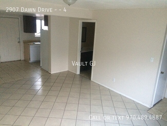 Building Photo - 2907 Dawn Dr Unit 4