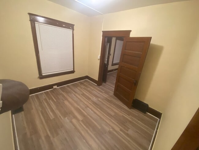 11211 Parkview Ave Unit Downstairs - #1