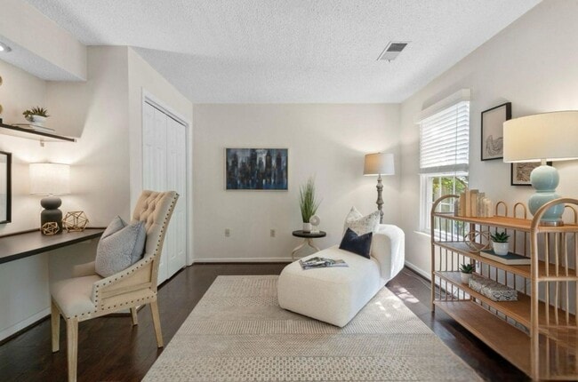 Photo - 5011 Sharon Rd