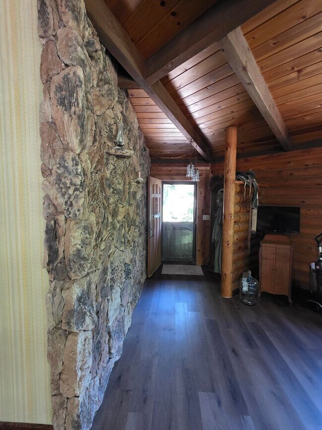7068 Sandy Creek Rd