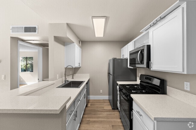 2BR, 2BA - 1000SF
