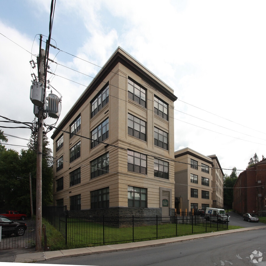 Photo - Estee Commons Apartments