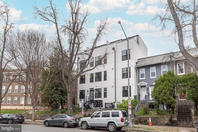 Photo - 1421 Spring Rd NW Unit 302