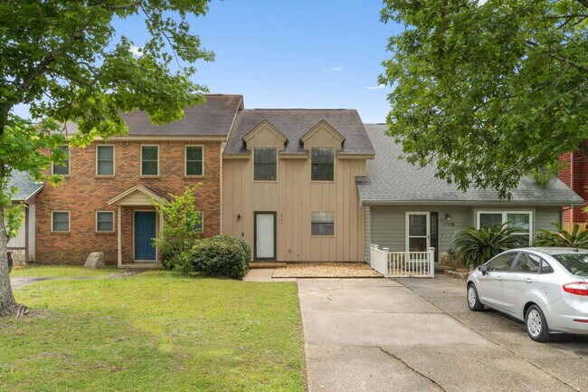 Photo - 216 Cloverdale Blvd