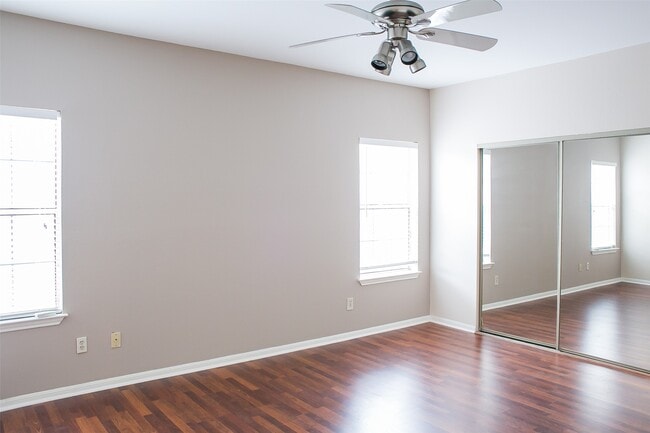 Building Photo - 3098 Holly Hall St Unit 3098