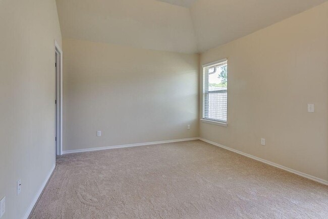 Photo - 804 Stag Trail