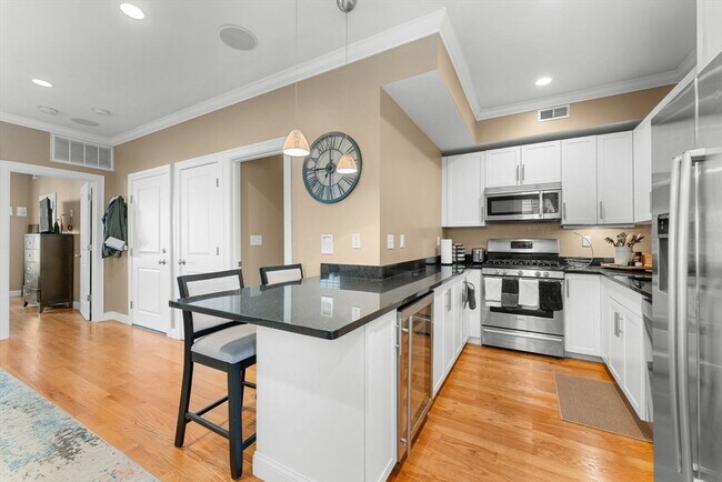 Photo - 619 E 3rd St Unidad 2