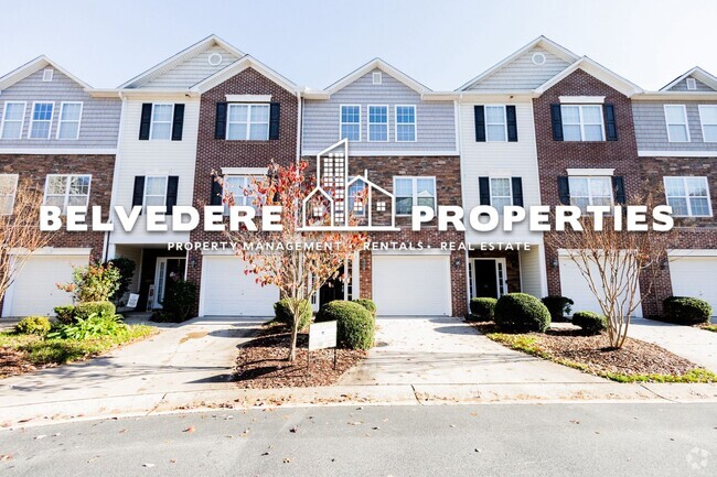 Building Photo - 3 BR townhouse with garage