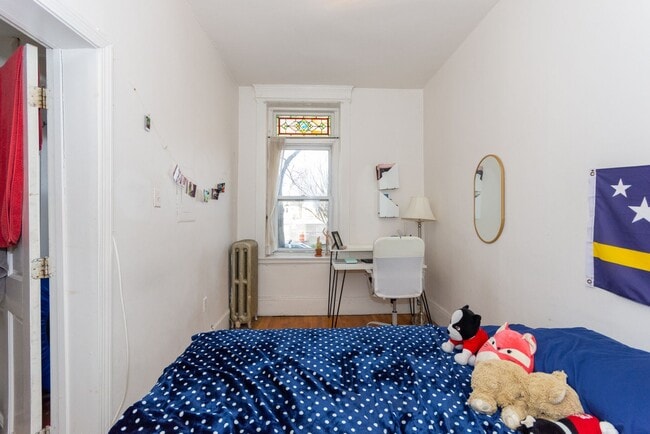 Building Photo - BU Packards  Corner Large sunny 2 bed NOT A SPLIT Heat hw Inc Mostly occupied by BU students