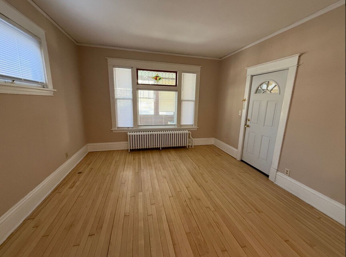 Photo - 1068 N Woodbridge St Unit 2