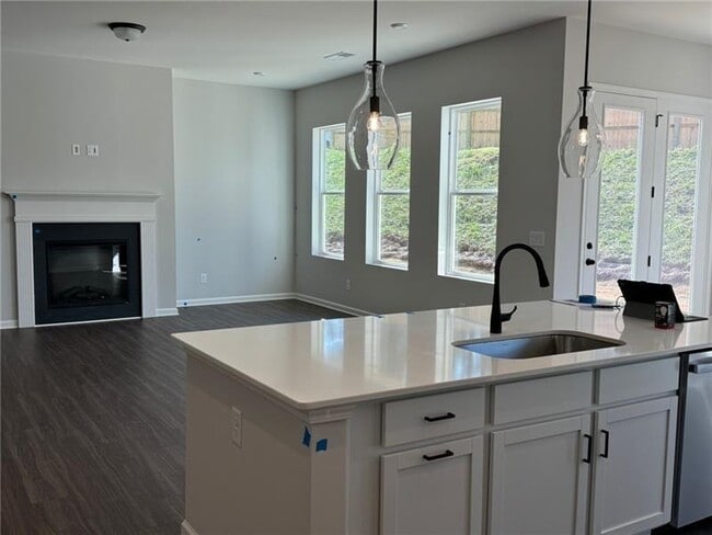 Photo - 209 Artisan Dr SE