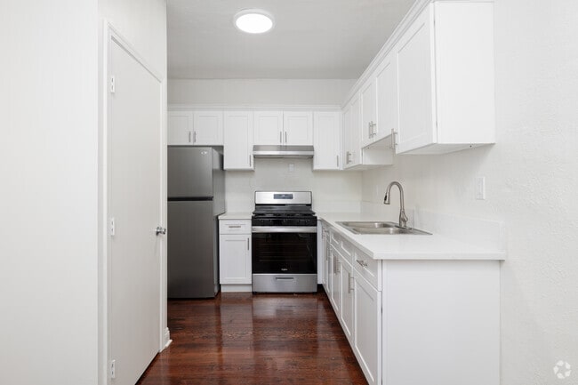 Studio - 400SF - Kitchen - SUT - 1314 Sutherland St