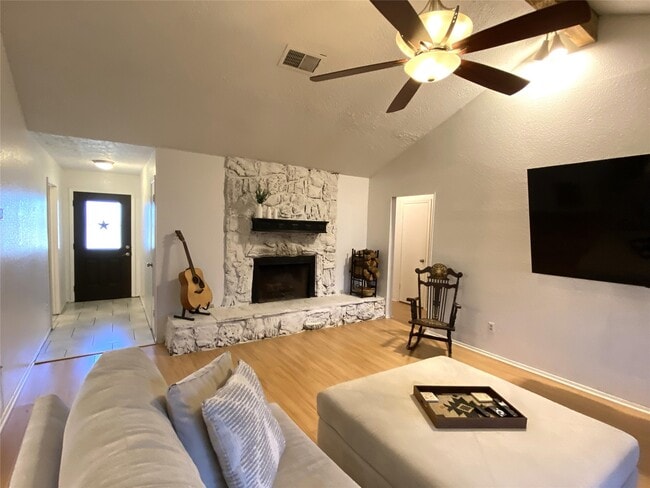 Photo - 9810 Shell Rock Rd