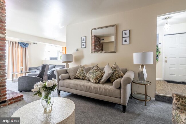 Photo - 8 Dickenson Dr