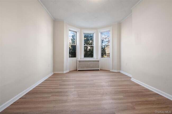 Photo - 308 E 8th St