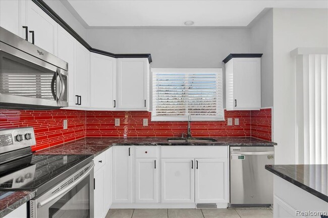 Photo - 2565 River Woods Dr N