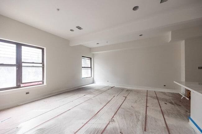 Building Photo - 4337 N Dayton St Unit 2