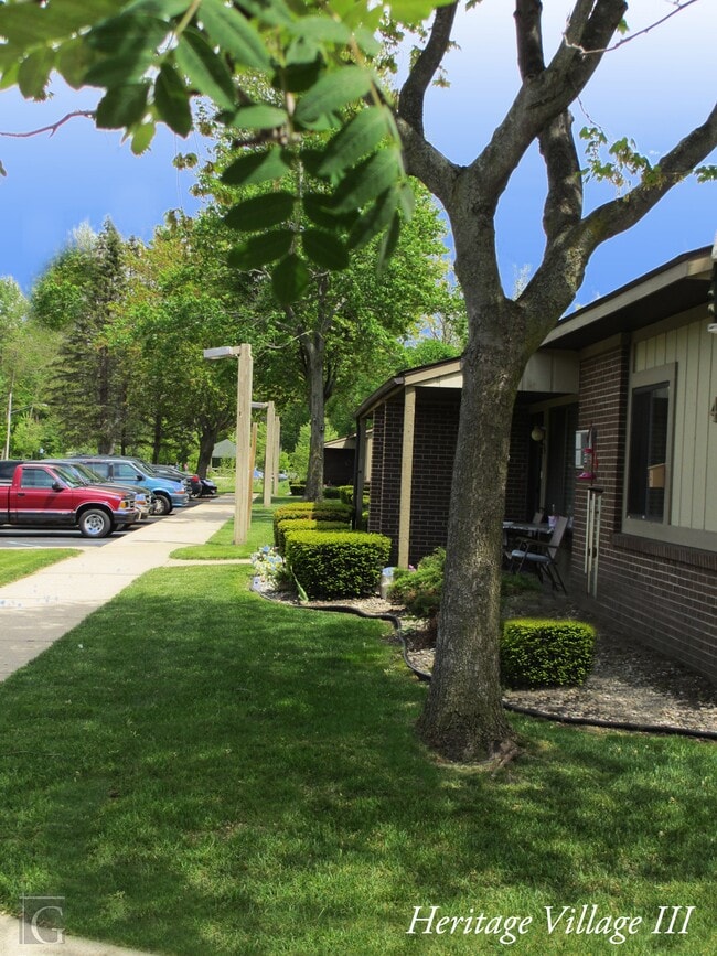Building Photo - 428 East Elm-#428 Unit #428