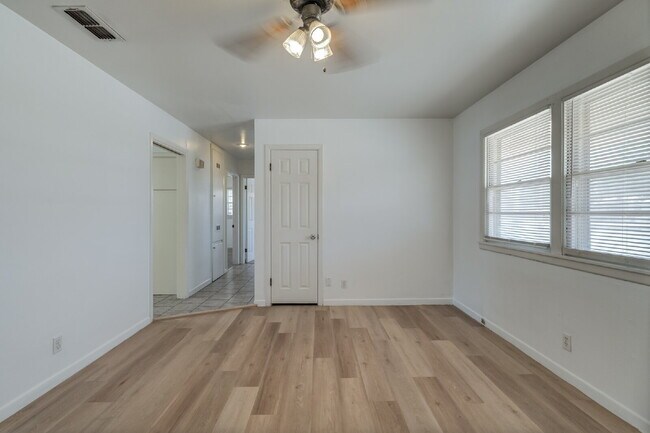Cozy 2/1 Single-Family Home with Fresh Floors & 1-Car Garage