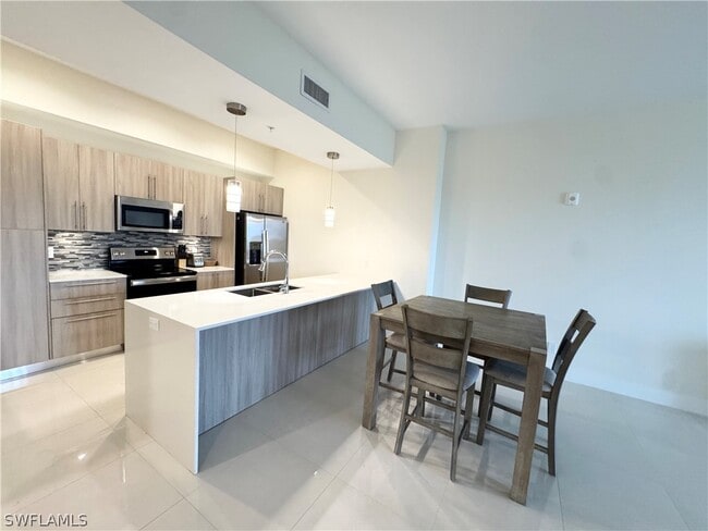 Photo - 15901 Pointe Cir Unidad 405