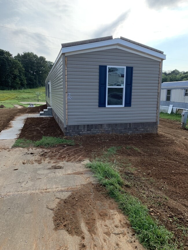 Building Photo - 325 Belew St