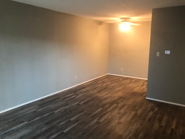 Eat in Kitche - 2325 SW Briarwood Plz Unit 205 E