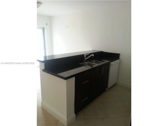 1034 Lenox Ave Apartment Unit - Image