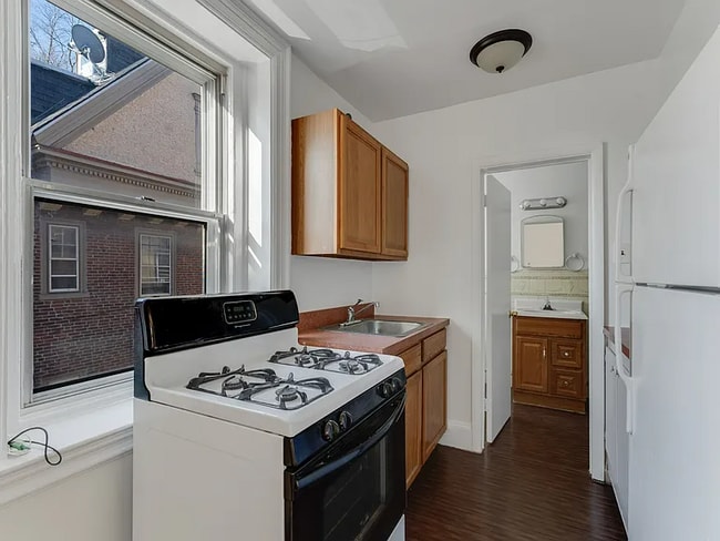 Building Photo - 236 Harvey St Rental