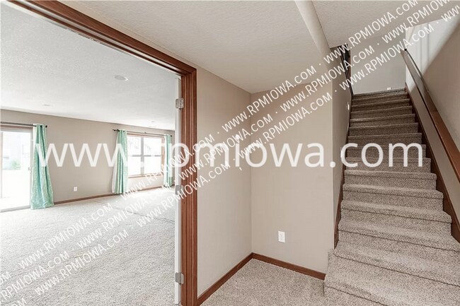 Photo - 1127 90th St