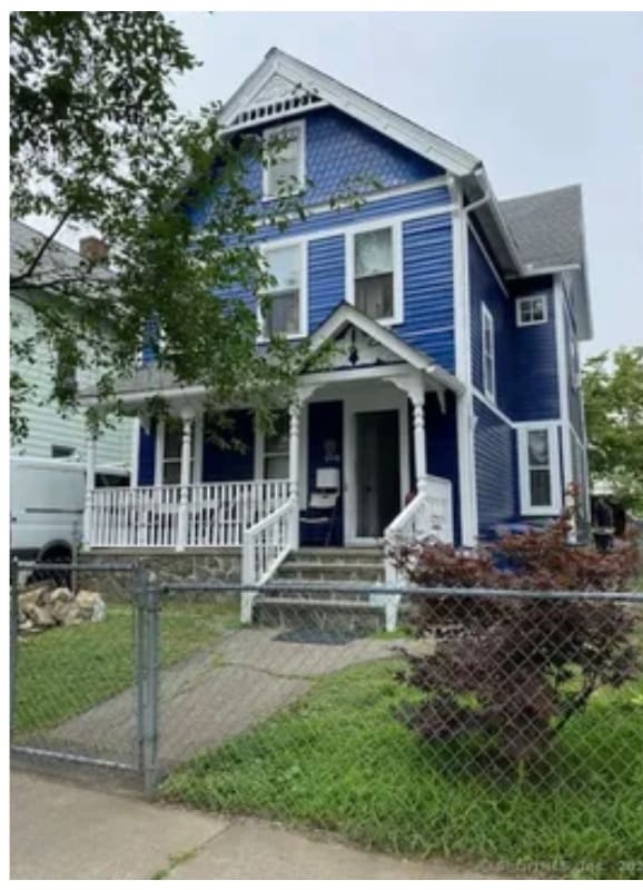 Building Photo - 595 William St