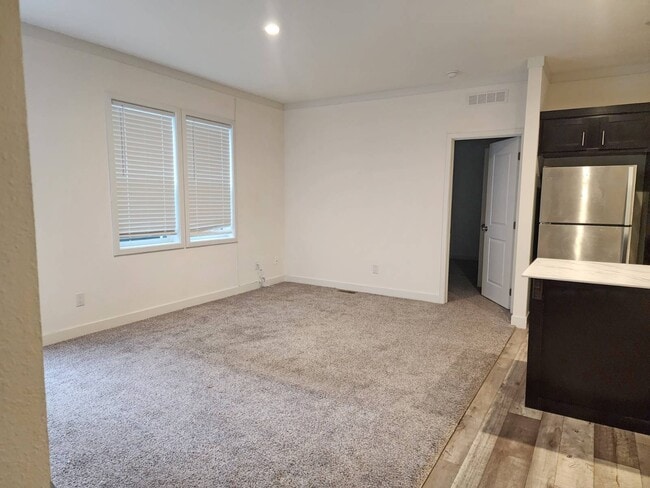 Photo - 370 E Lassen Ave