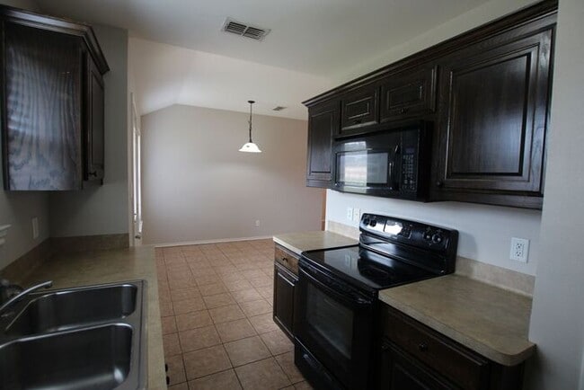 Photo - 2 Bedroom Duplex for Rent in Lindale! Tour Today!