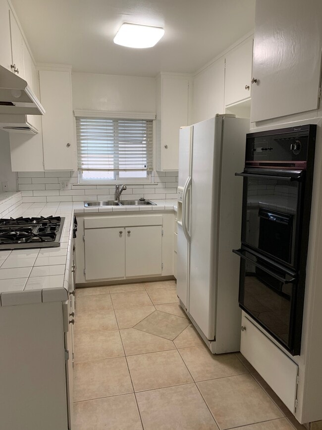 updated kitchen - 16748 San Fernando Mission Blvd